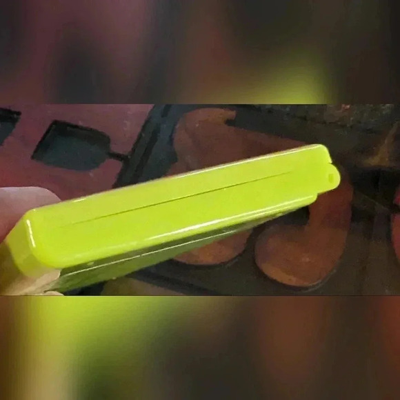 Brand New Unused Revolution X Emily In Paris Pimplelight Powder Highlighter - Picture 5 of 10